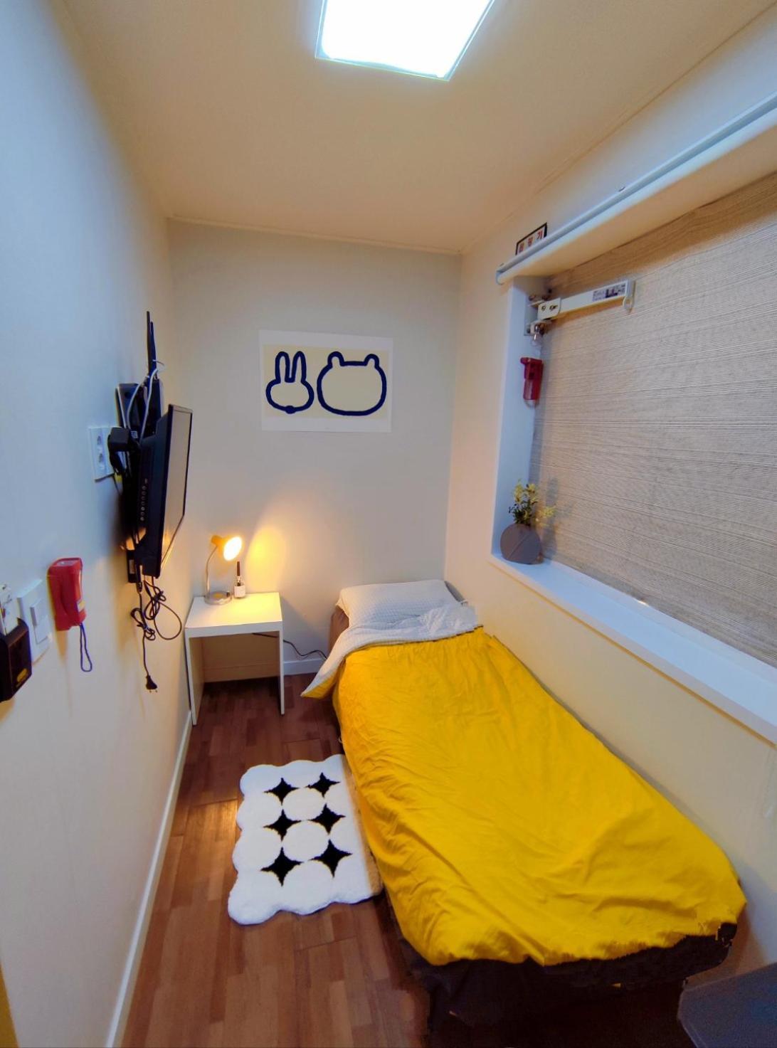 24 Guesthouse Sinchon Avenue Seul Dış mekan fotoğraf